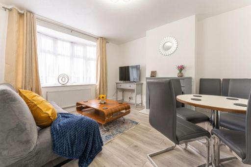 Walsgrave Road - 3 Bedrooms - Free Parking & Wi-fi Apartment Coventry