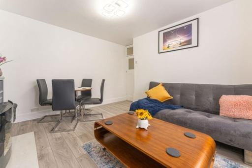 Walsgrave Road - 3 Bedrooms - Free Parking & Wi-fi * Coventry