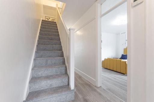 Apartment Walsgrave Road - 3 Bedrooms - Free Parking & Wi-fi *