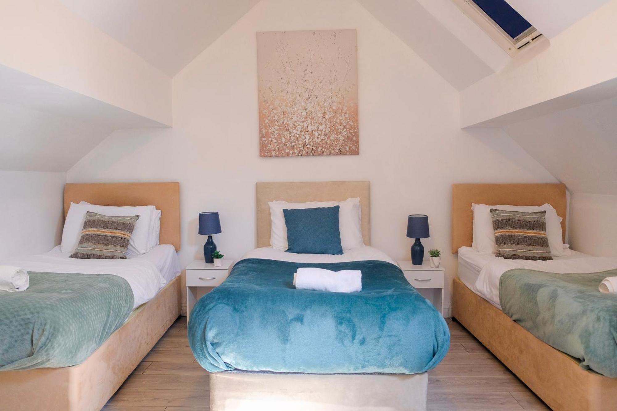 Walsgrave Road - 5 Beds - Free Parking & Wi-fi